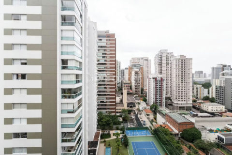 Image 18 - 1035804