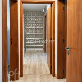 Image 8 - 1035946