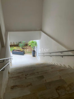 Image 9 - 1035953