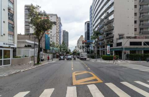 Image 30 - 1035971
