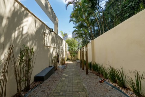 Image 52 - 1035982