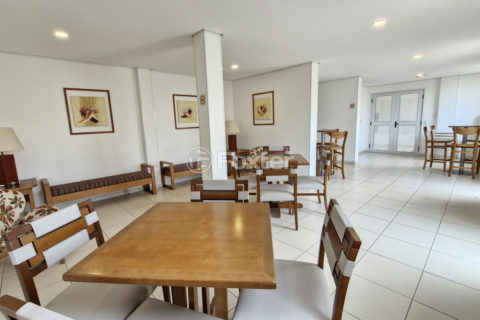 Image 40 - 1035983