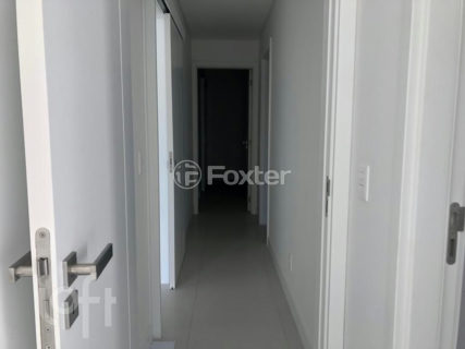 Image 8 - 1035997