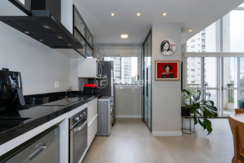 Image 32 - 1036350