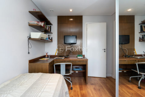 Image 32 - 1036368
