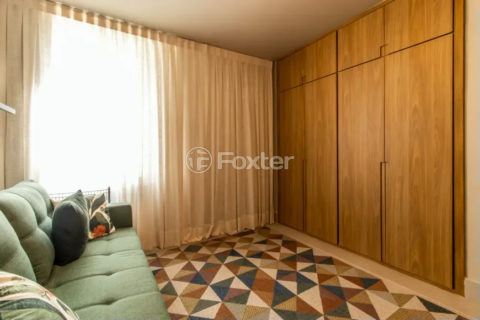 Image 11 - 1036550