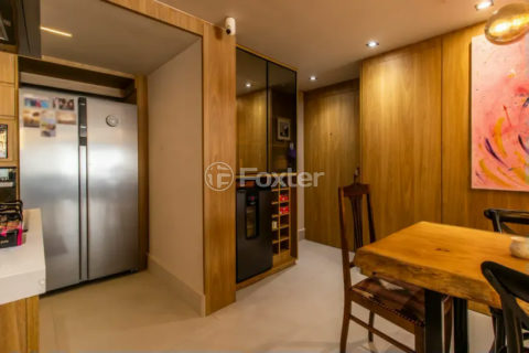 Image 7 - 1036550