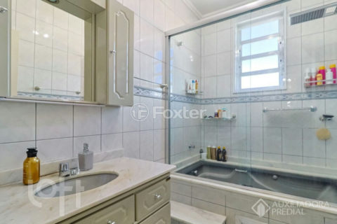 Image 21 - 1036650