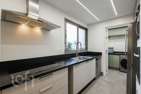 Image 9 - 1036681