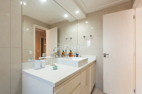 Image 23 - 1036697