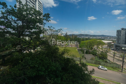 Image 10 - 1036705