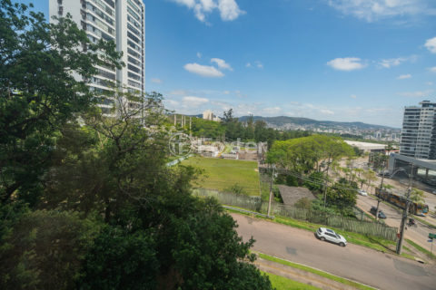 Image 6 - 1036705