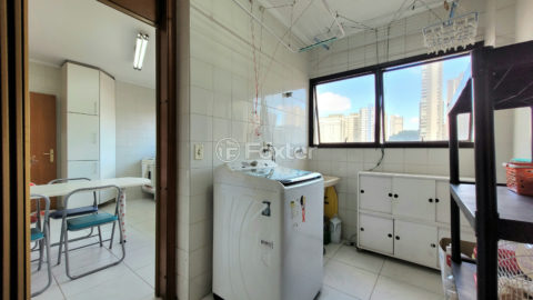 Image 33 - 1036744