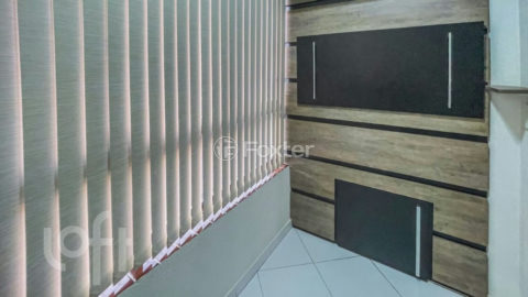 Image 4 - 1037077