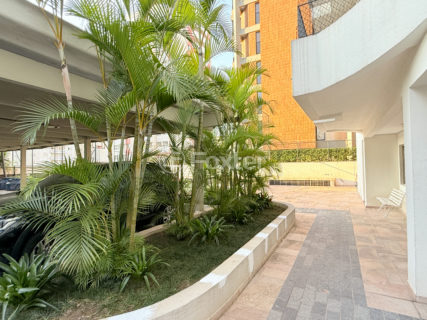 Image 33 - 1037089