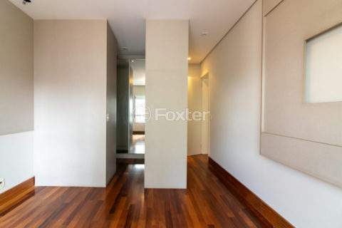 Image 32 - 1037097