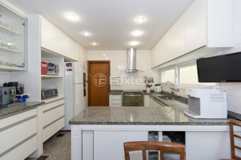 Image 32 - 1037100