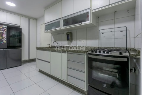 Image 10 - 1037103