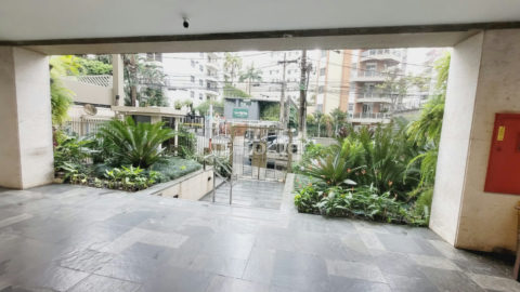 Image 33 - 1037106