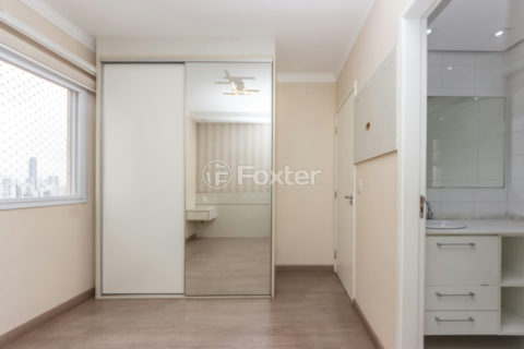Image 32 - 1037108