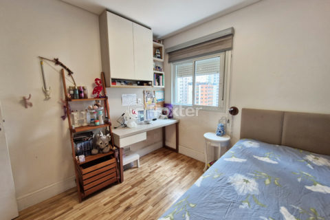 Image 30 - 1037109