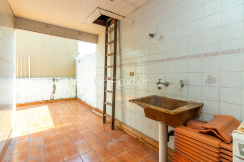 Image 30 - 1037112