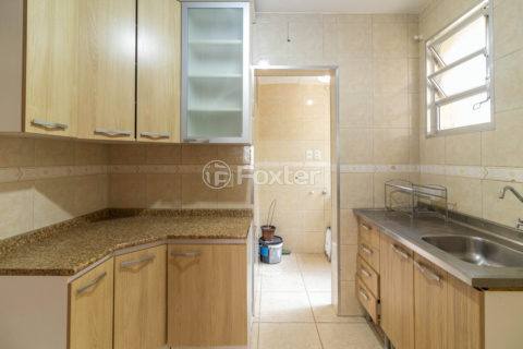Image 15 - 1037142