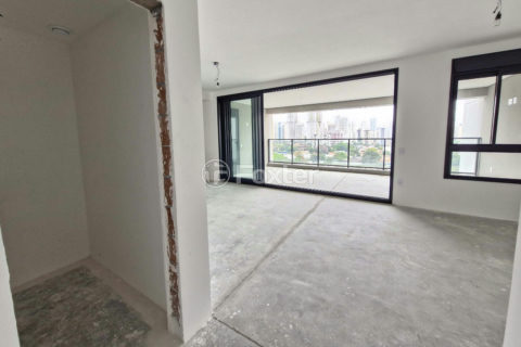 Image 23 - 1037240