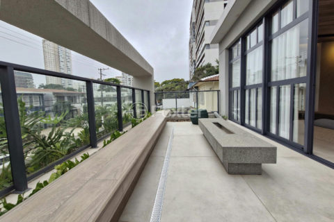 Image 30 - 1037240