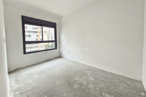 Image 25 - 1037240