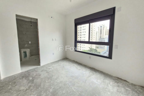 Image 20 - 1037240