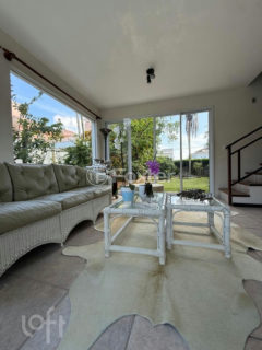 Image 37 - 1037249