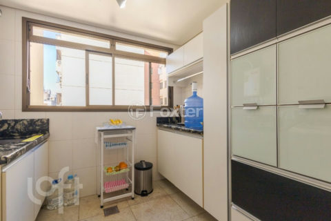 Image 17 - 1037309