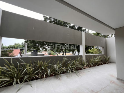 Image 15 - 1037316
