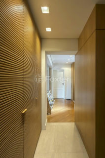 Image 30 - 1037393