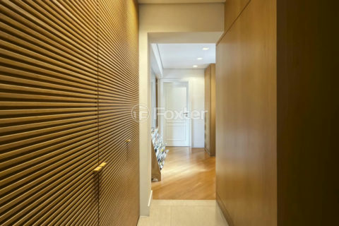 Image 31 - 1037393