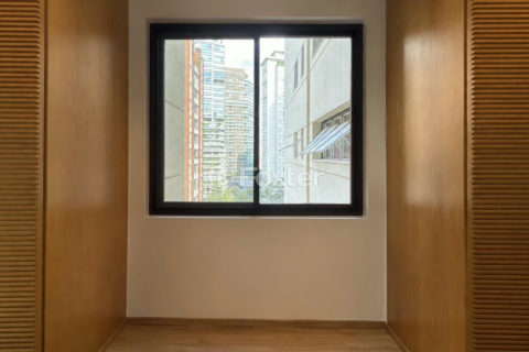 Image 35 - 1037393