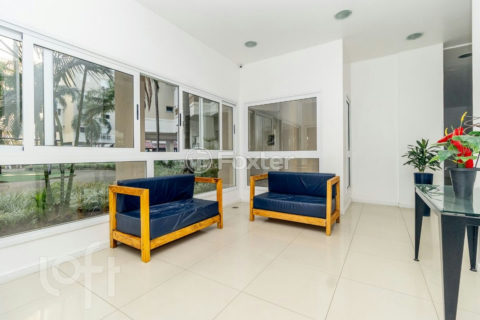 Image 35 - 1037405