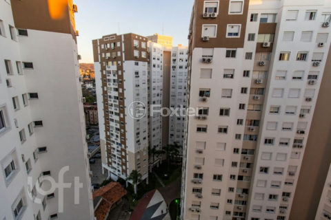 Image 19 - 1037405