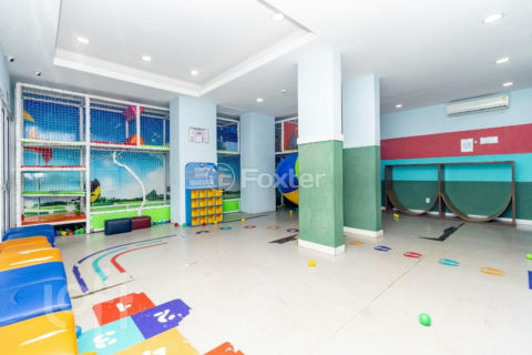 Image 40 - 1037405