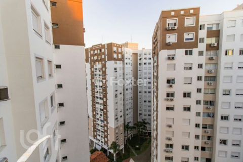 Image 28 - 1037405