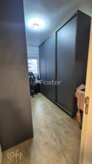 Image 40 - 1037413