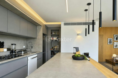 Image 28 - 1037418