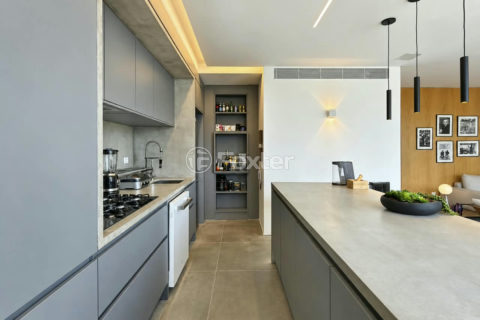 Image 27 - 1037418