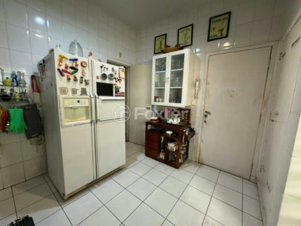 Image 15 - 1037427