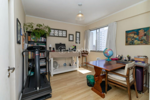 Image 15 - 1037444
