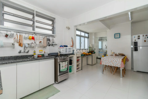 Image 11 - 1037444