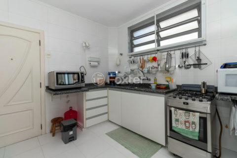 Image 12 - 1037444
