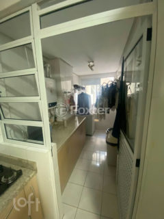 Image 10 - 1037496