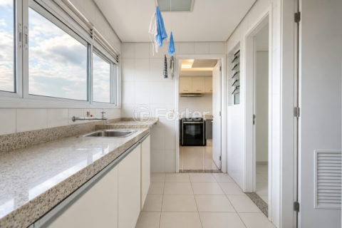 Image 30 - 1037505